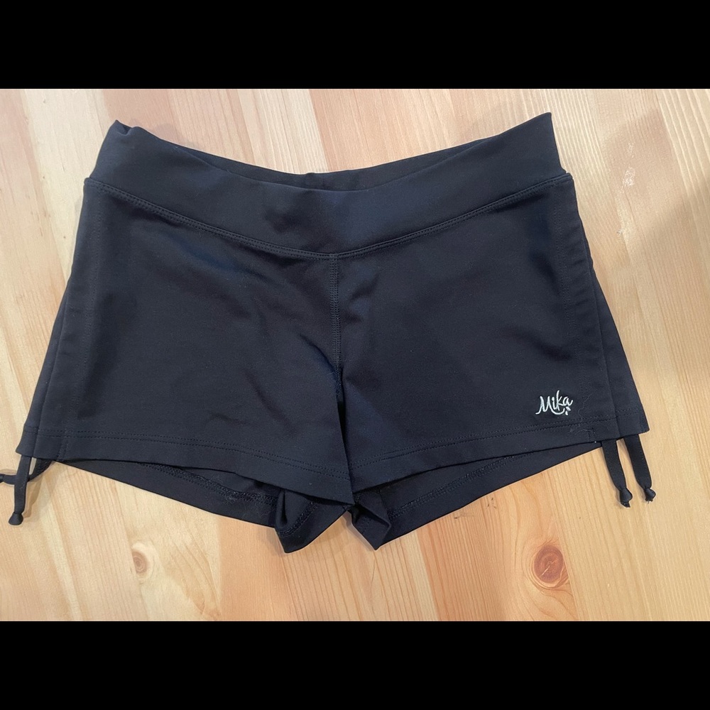 Mika yoga shorts size S/M